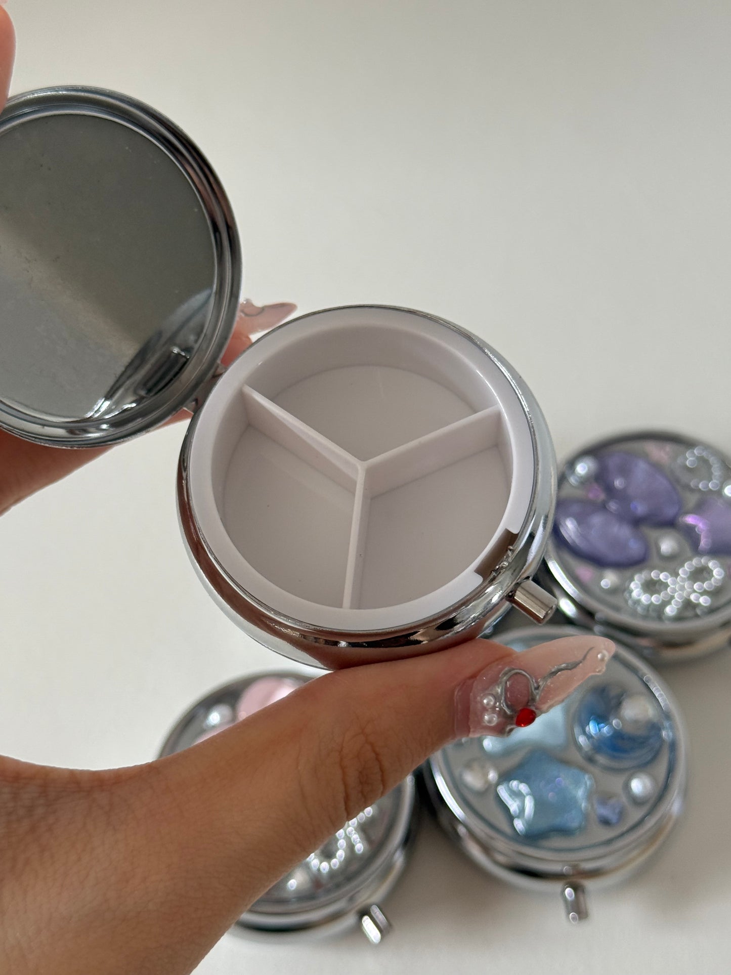 mini resin pill case (circular)