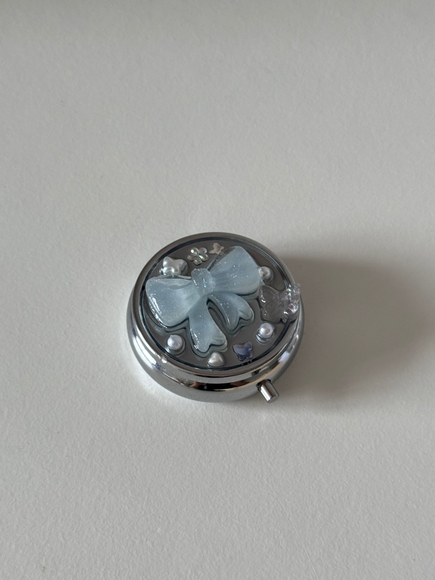 mini resin pill case (circular)