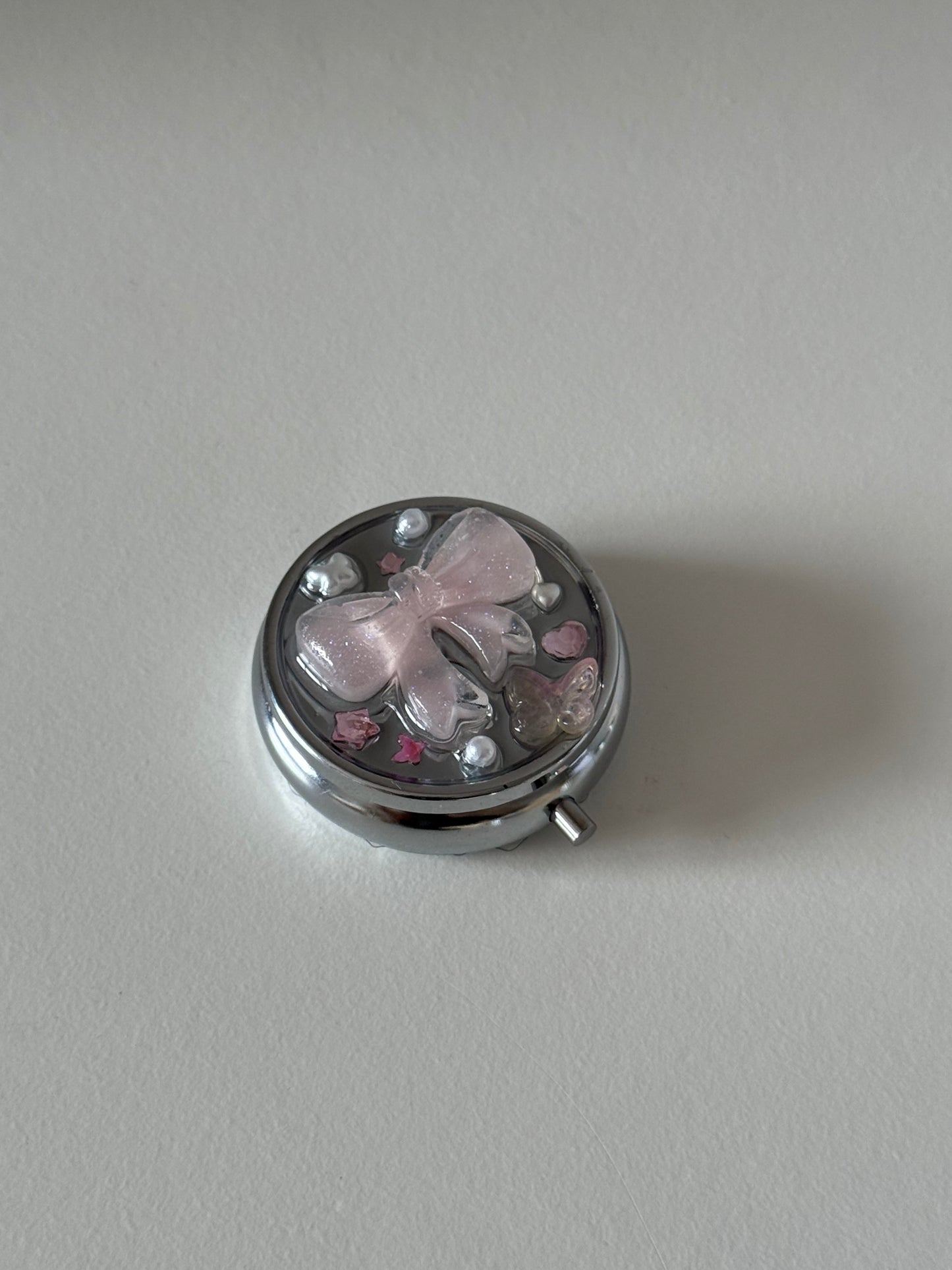 mini resin pill case (circular)