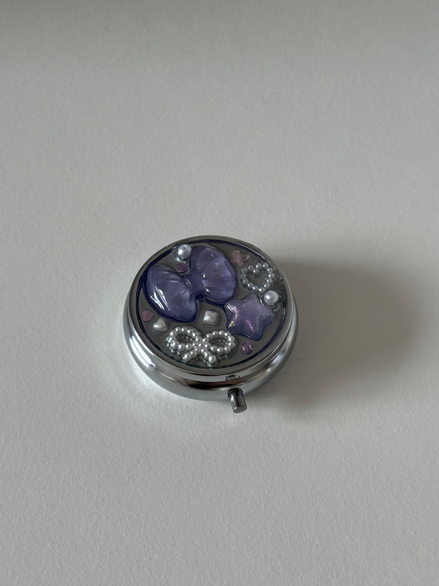 mini resin pill case (circular)