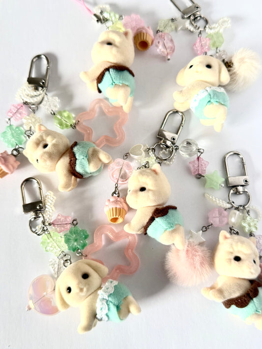 sylvanian families keyring (alpaca & flora bunny)
