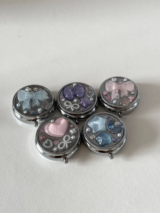 mini resin pill case (circular)