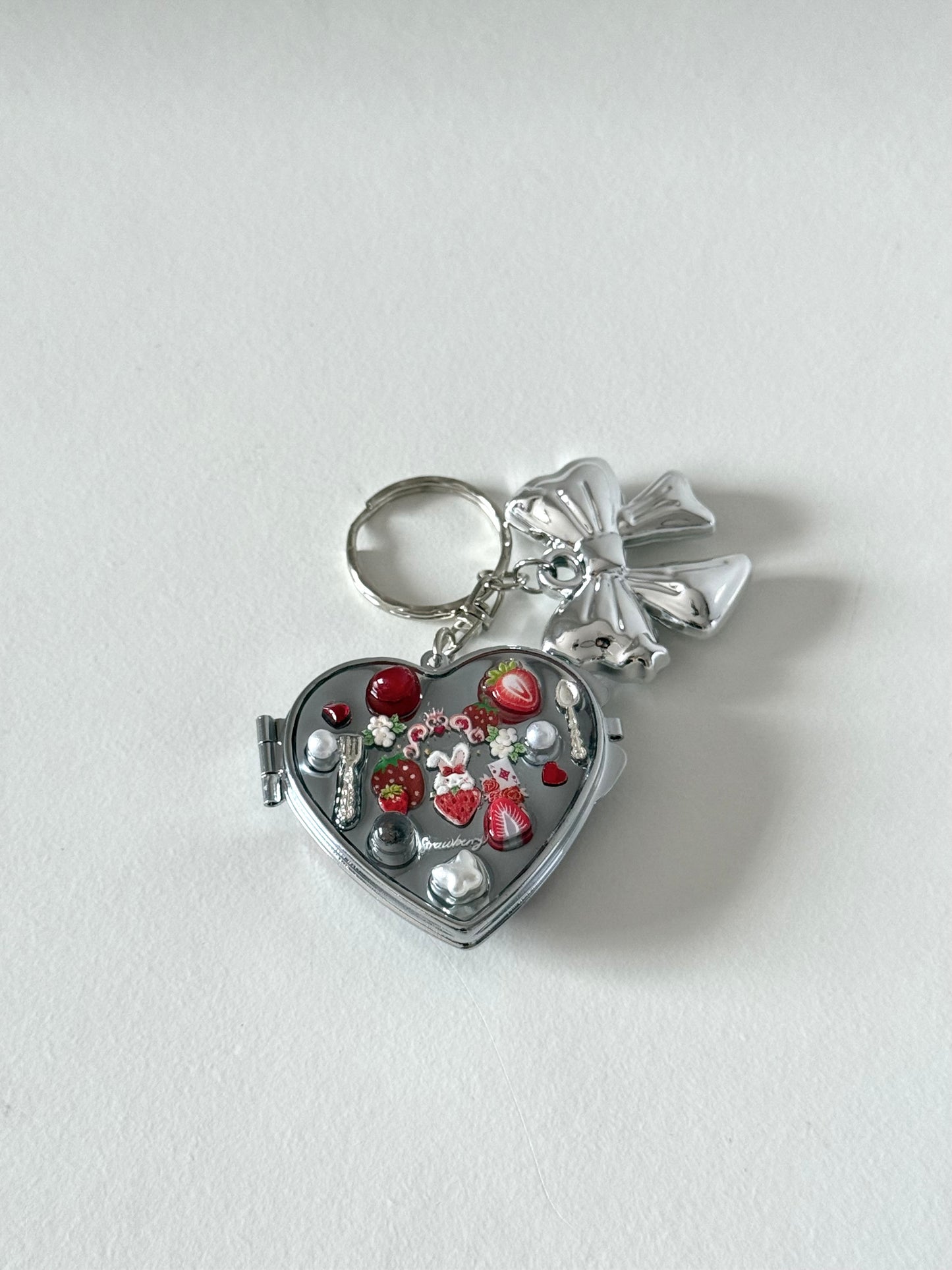 'strawberry land' resin compact mirror [02]