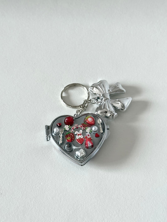 'strawberry land' resin compact mirror [02]