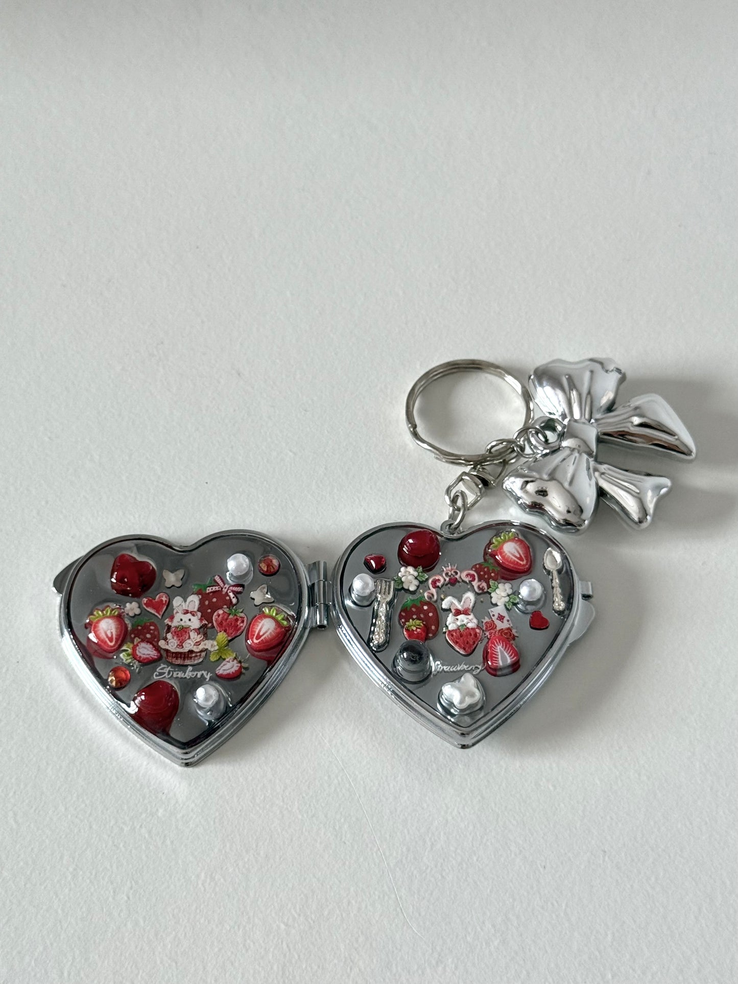 'strawberry land' resin compact mirror [02]
