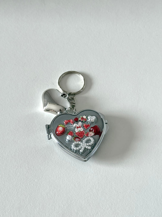 'strawberry land' resin compact mirror [03]