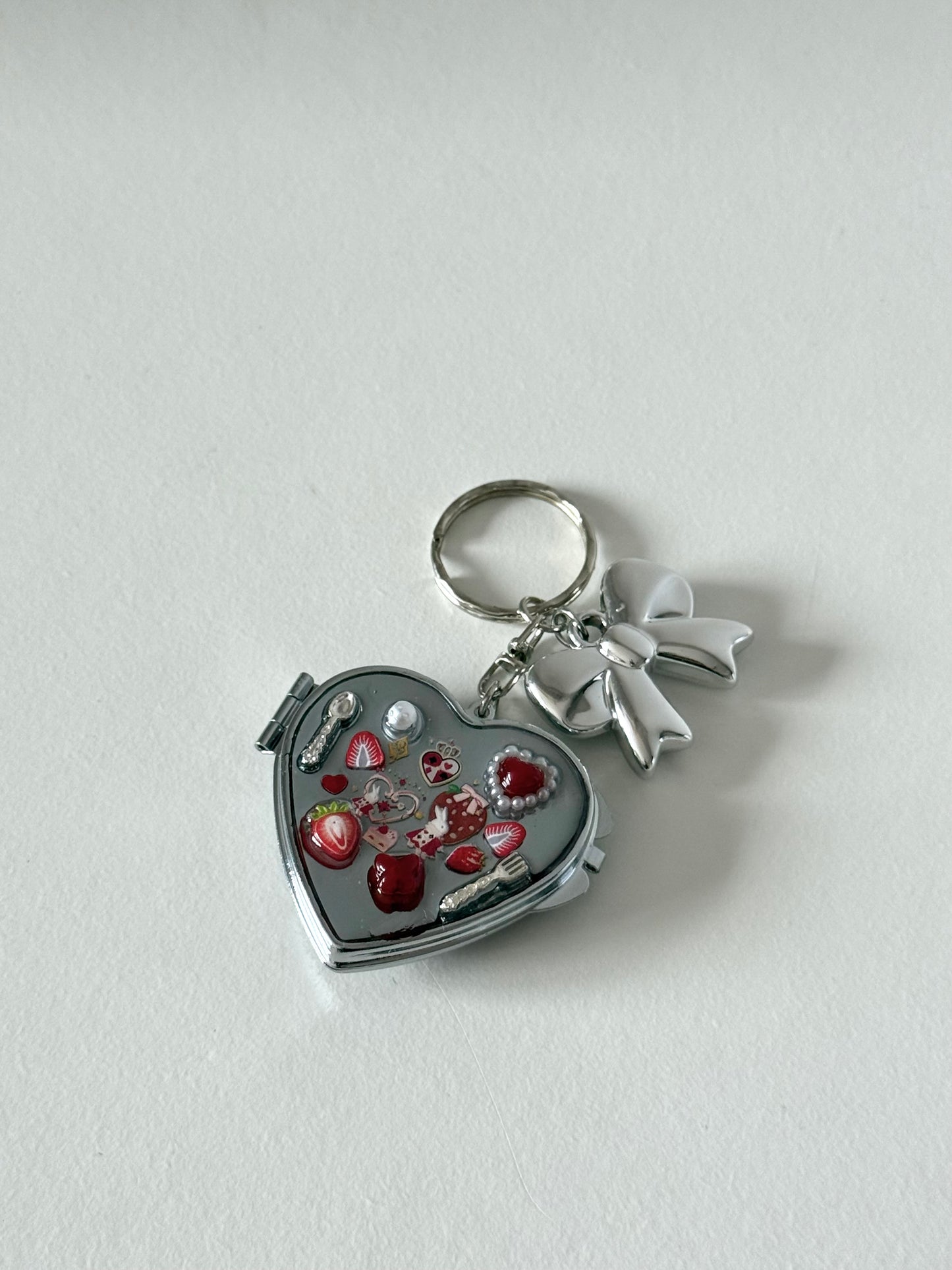 'strawberry land' resin compact mirror [04]