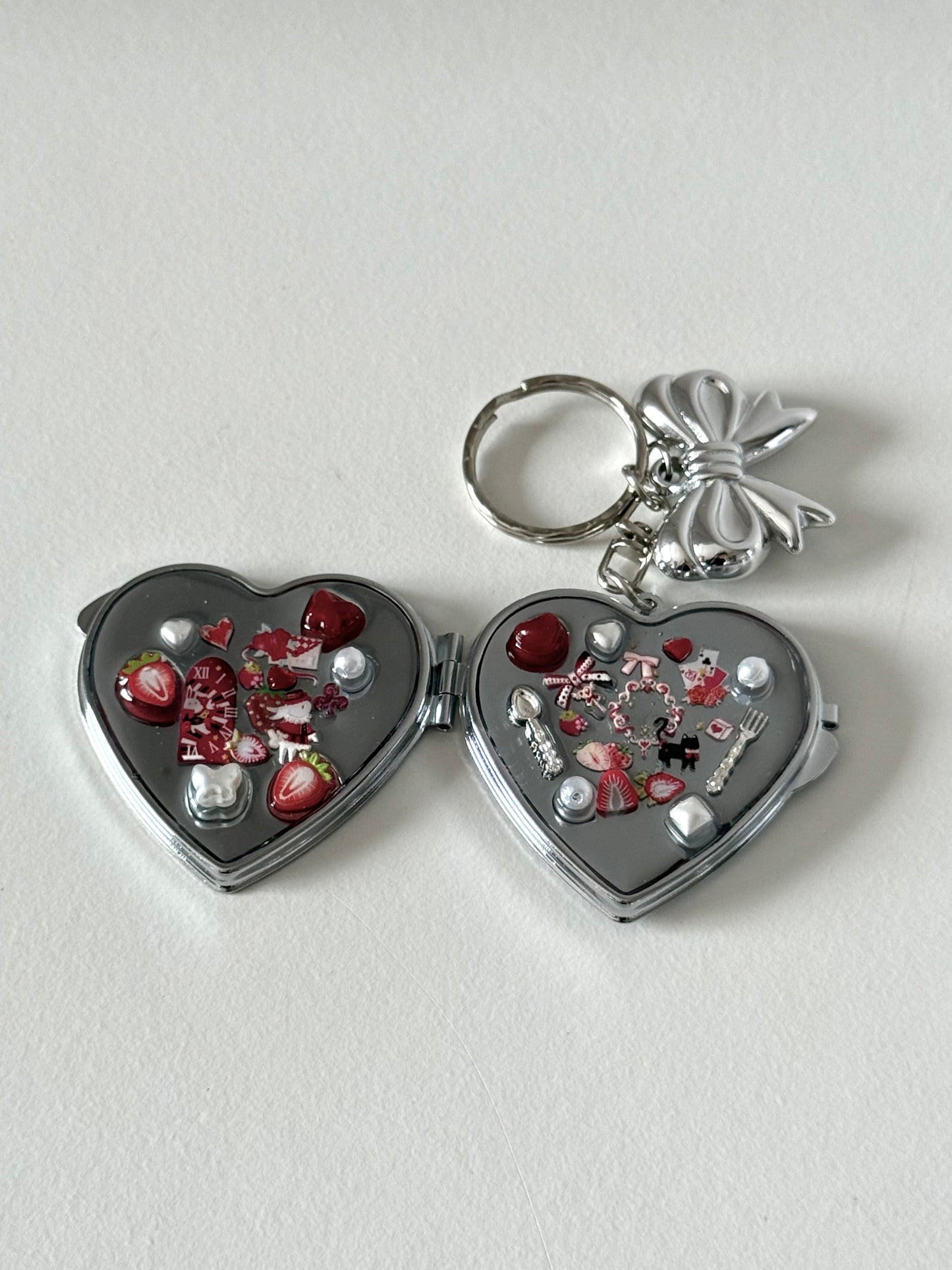 'strawberry land' resin compact mirror [08]