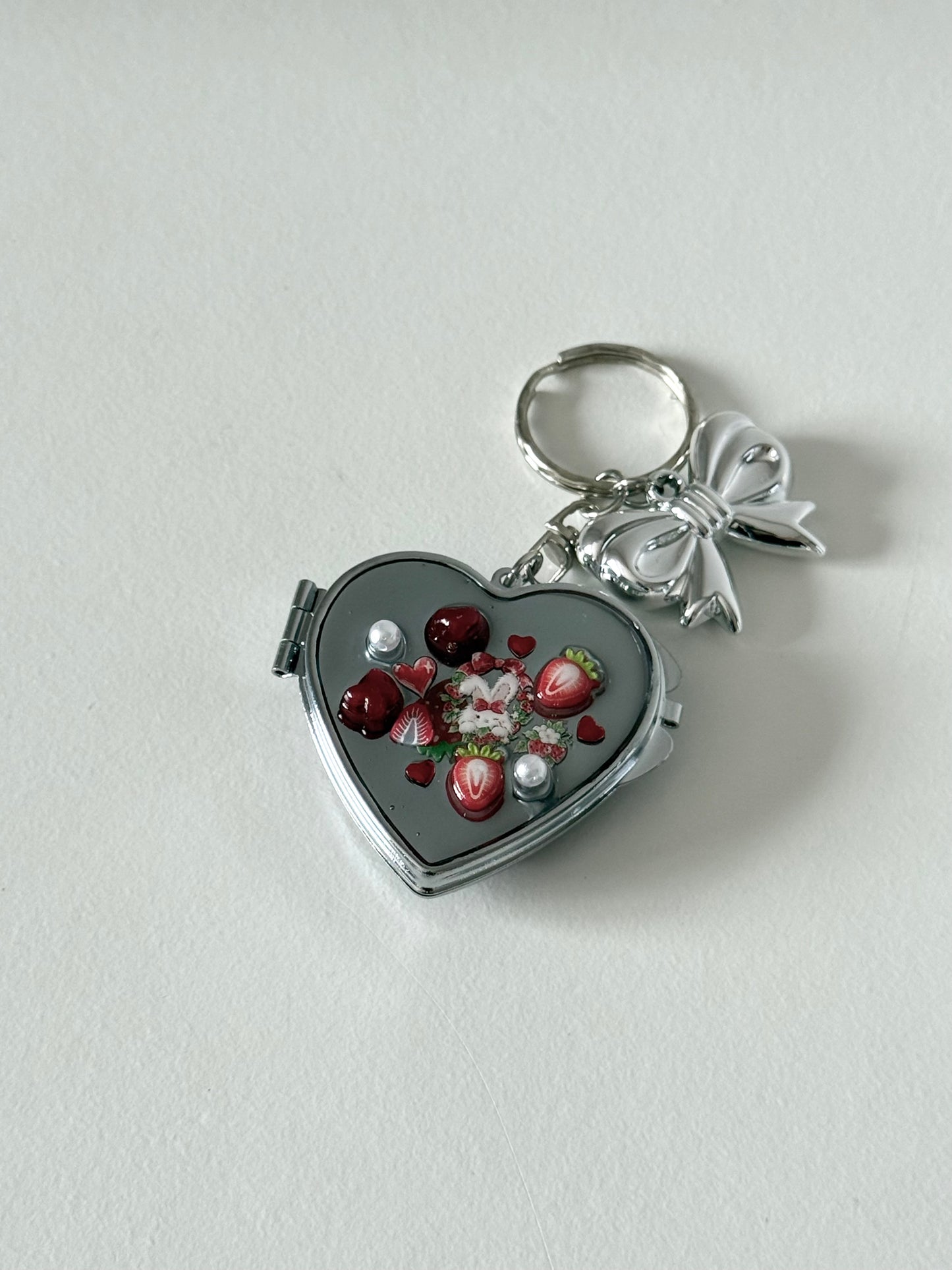 'strawberry land' resin compact mirror [09]