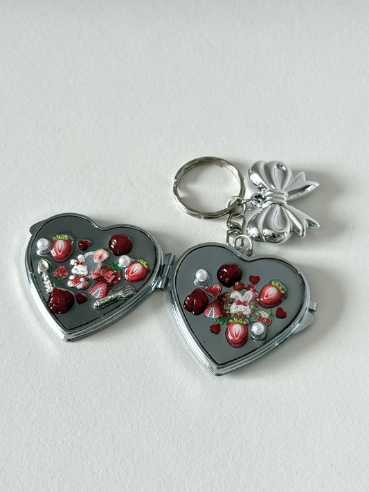 'strawberry land' resin compact mirror [09]