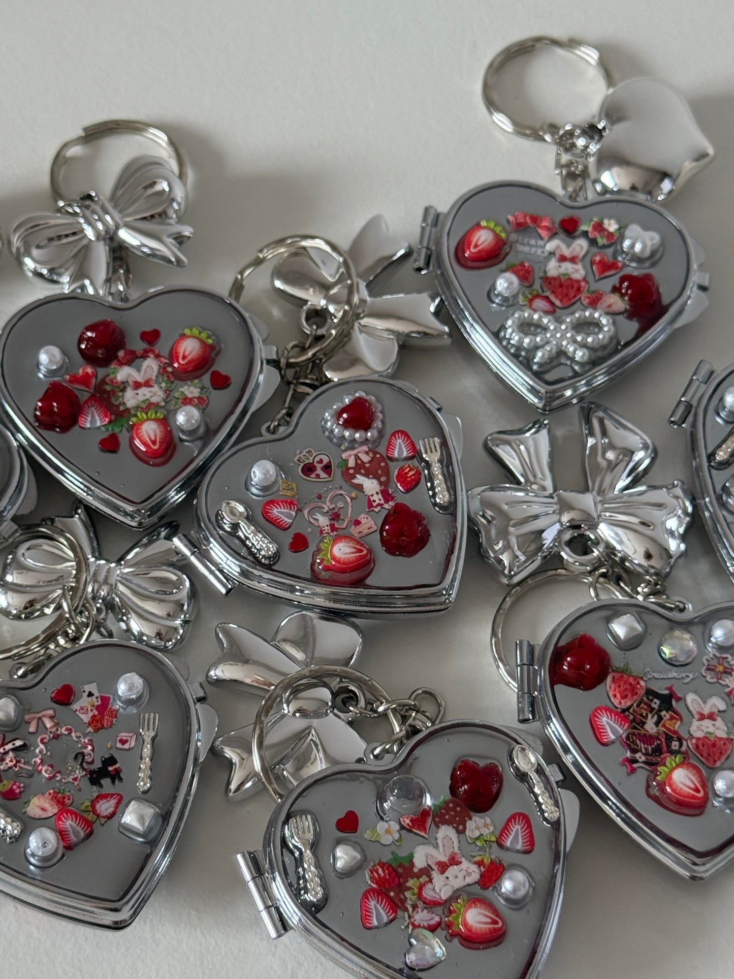 'strawberry land' resin compact mirror [04]