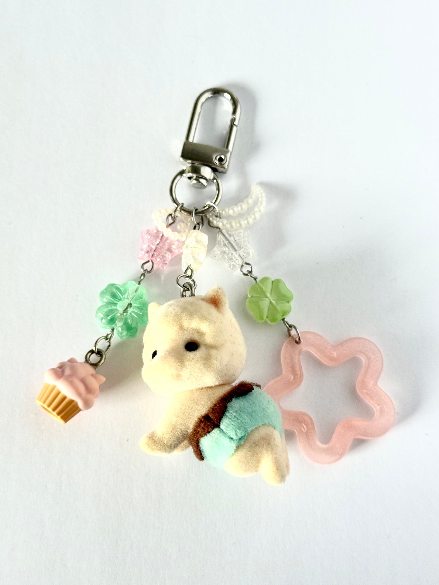 sylvanian families keyring (alpaca & flora bunny)