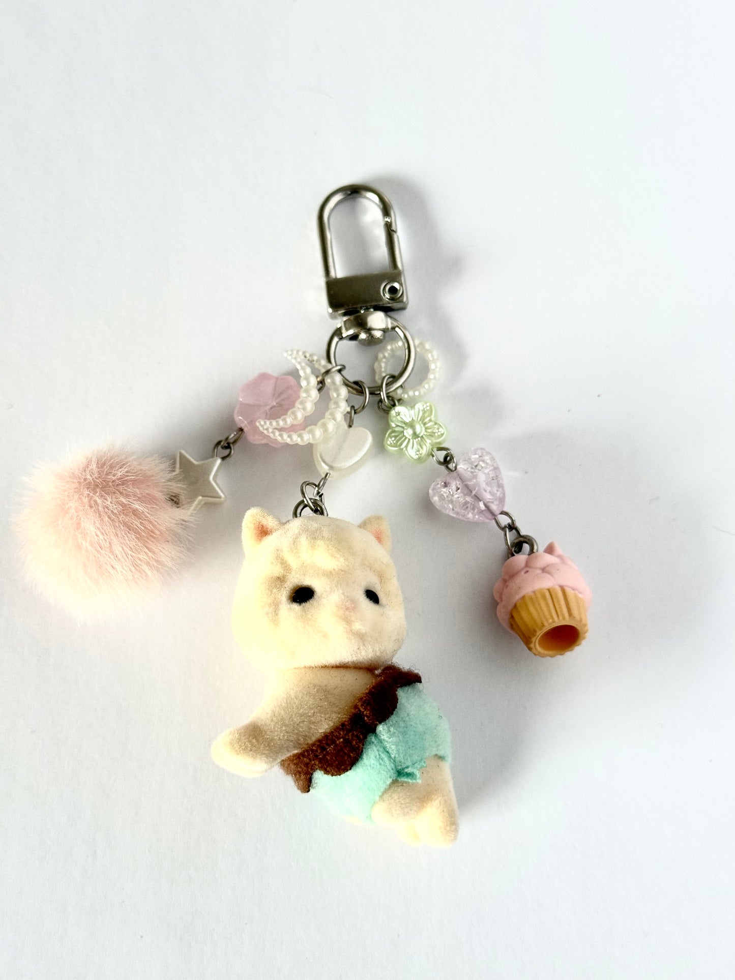 sylvanian families keyring (alpaca & flora bunny)